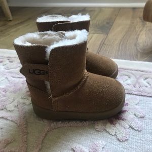 Baby Uggs 2/3